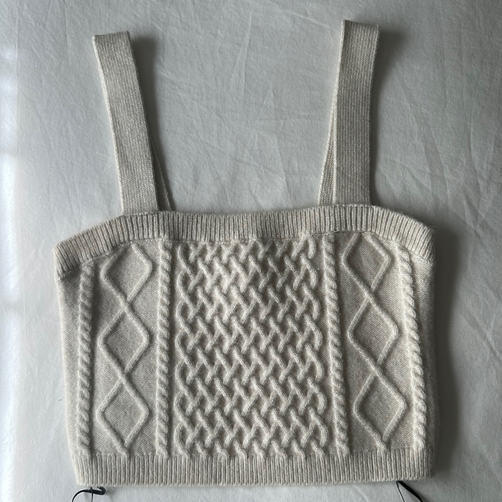 Lightly worn knit, cropped tank! Perfect transition top for spring